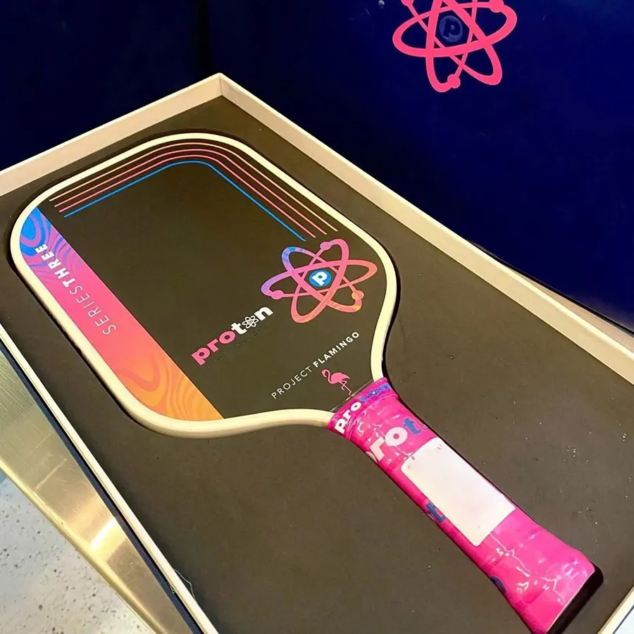 vot pickleball proton series 3 flamingo cream limited edition mau den vien kem 2